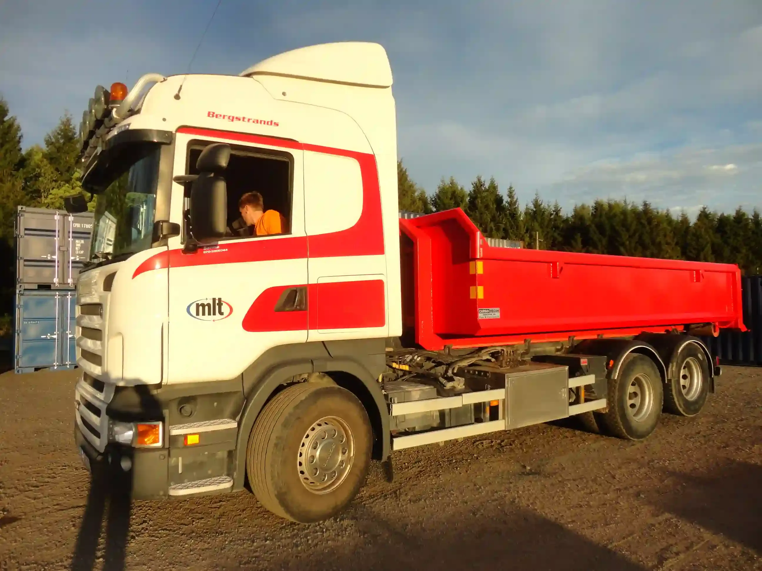 Gratt och Rott flak pa bil 013